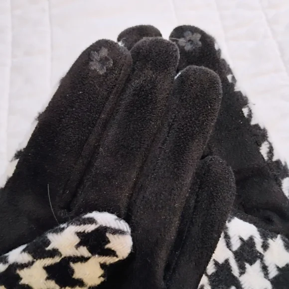 London Fog Red and Black Houndstooth Scarf and Gloves Set - Picture 9 of 17